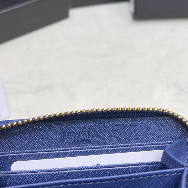 プラダ財布コピー角部分ディテール